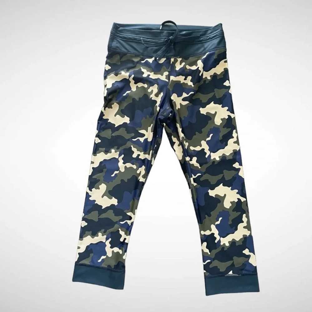 New! THE UPSIDE NYC Camo-Print Cropped Performance Legging Size 6